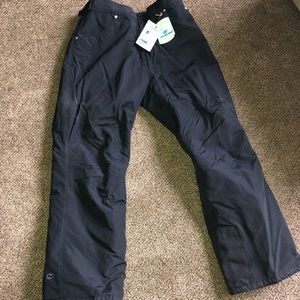 NWT woman’s snow pants